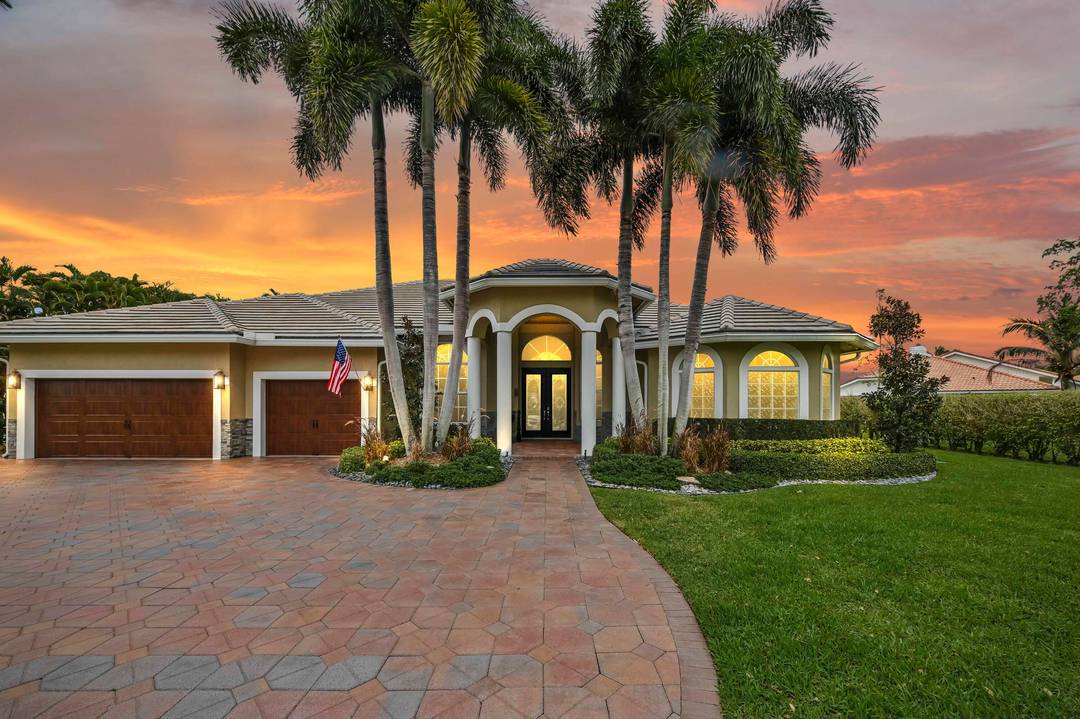 Welcome to your own private tropical oasis in beautiful Delray Beach.