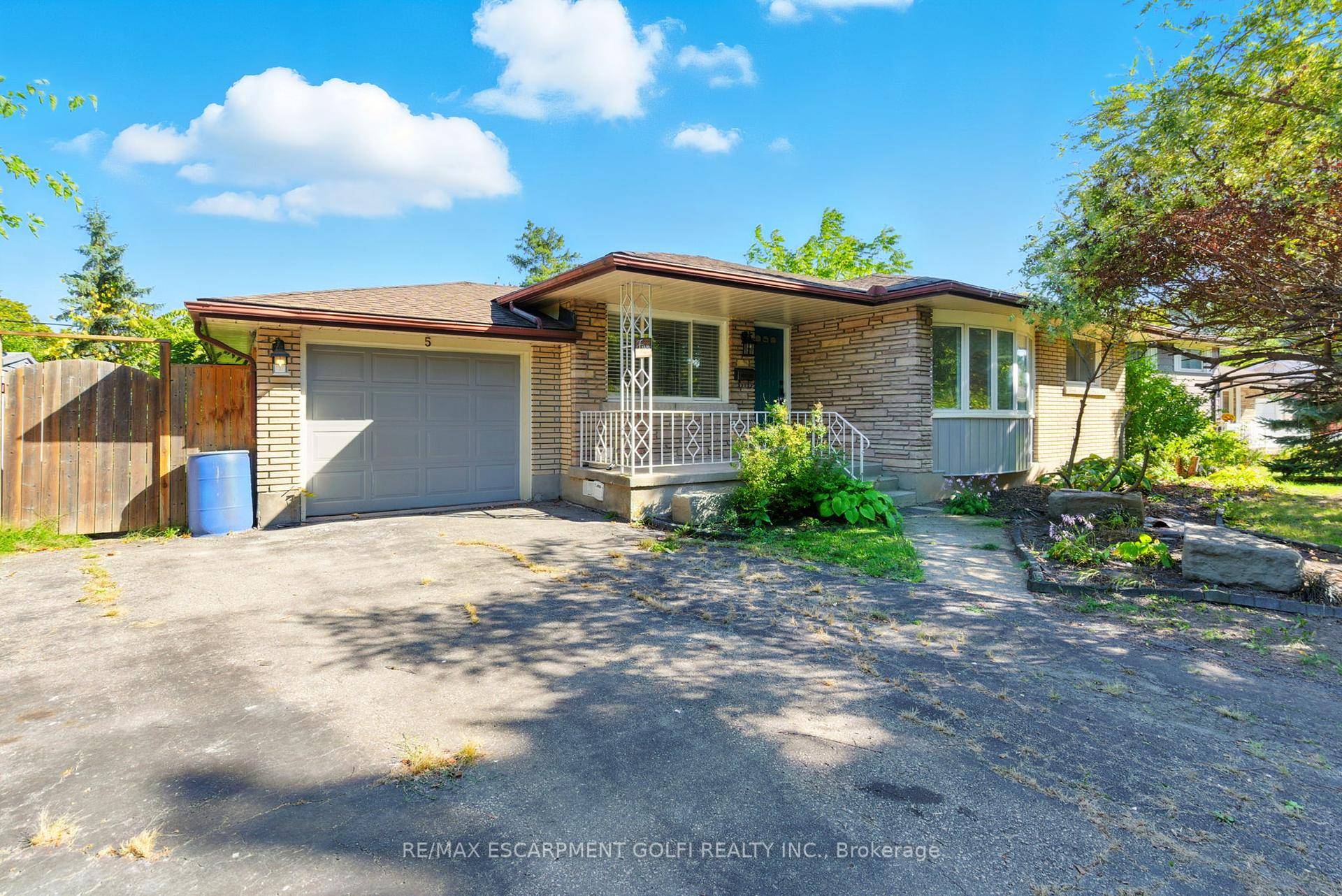 Set in one of St. Catharines most sought after neighbourhoods, this well laid out bungalow offers comfort, flexibility, and opportunity.