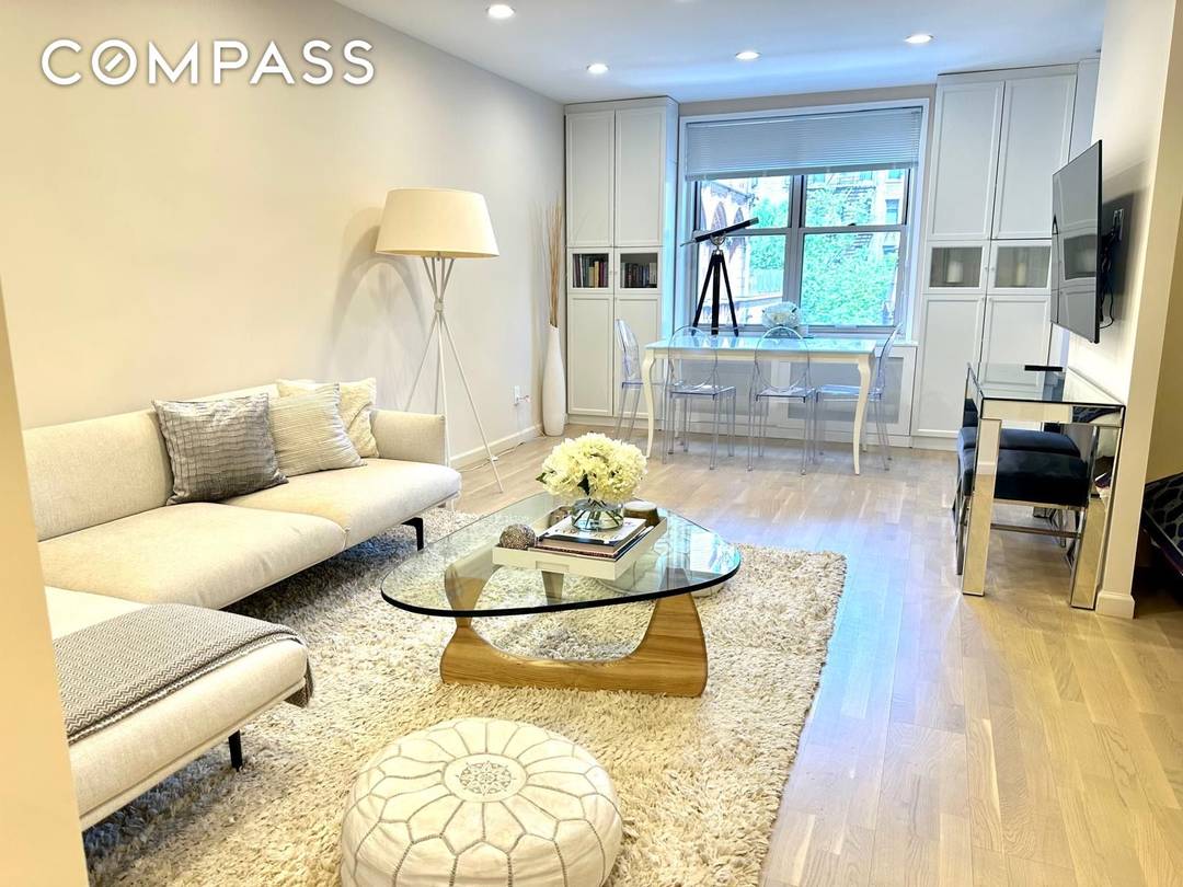 Welcome to this meticulously renovated and oversized studio with a separate den sleeping area, ideally positioned on a picturesque tree lined block with stunning views of the Holy Trinity Church ...