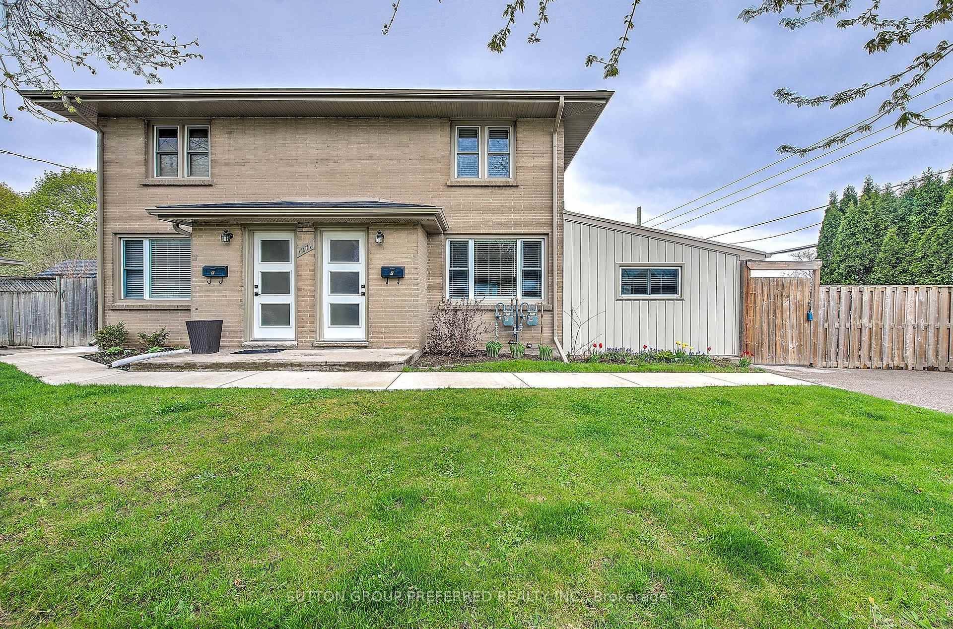 Welcome to this beautifully updated 3 bedroom, 1.