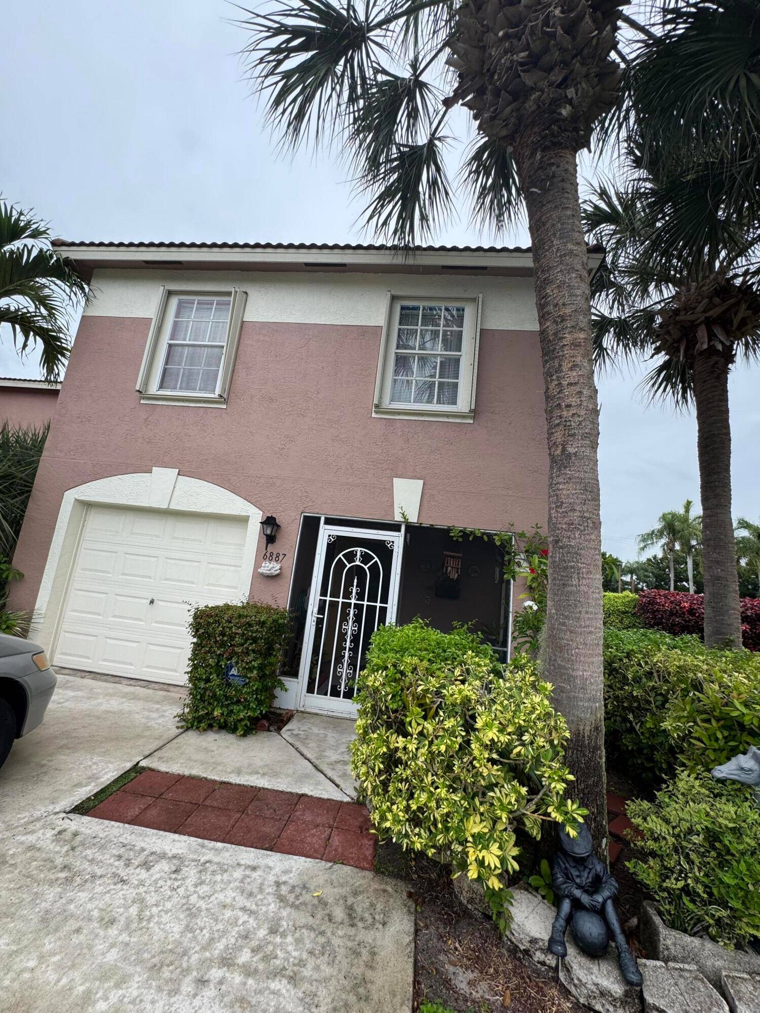 This beautifully designed three bedroom, two and a half bathroom home is just what you've been looking for.