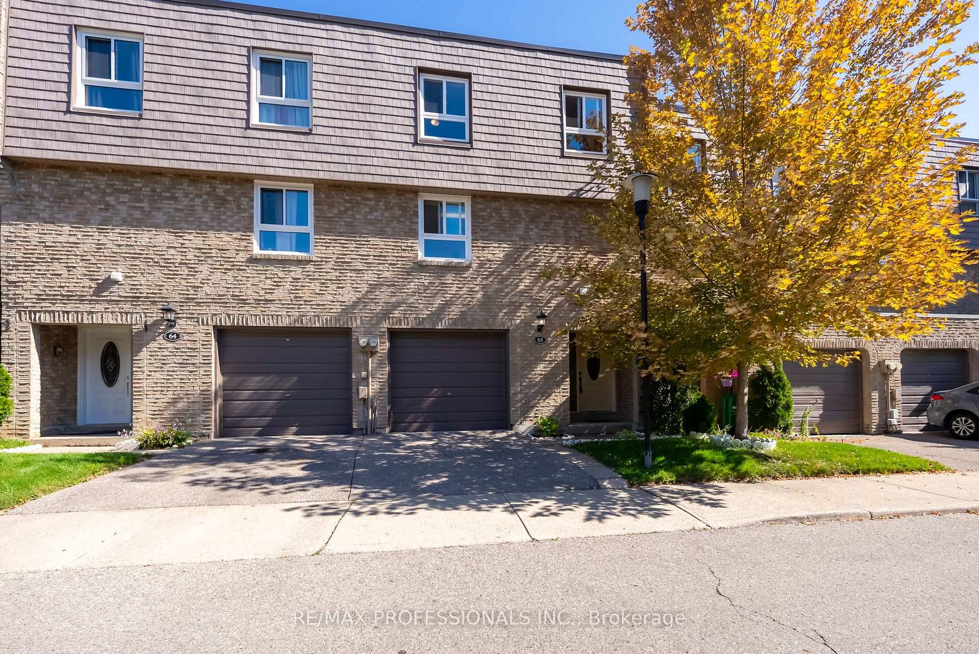 Desirable Westwind Gardens Townhouses rarely available !