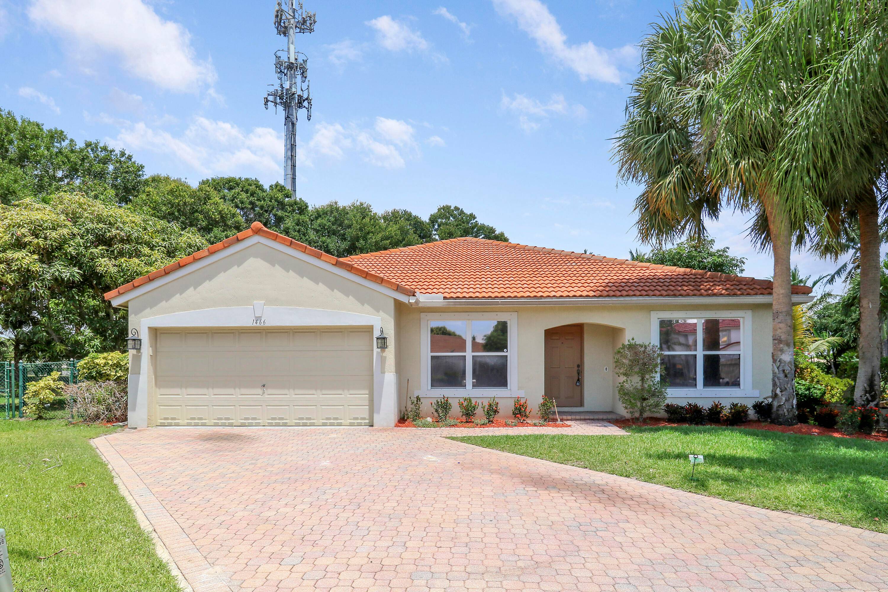 2, 409sf under air with 3 beds, 2 baths, plus an office den.