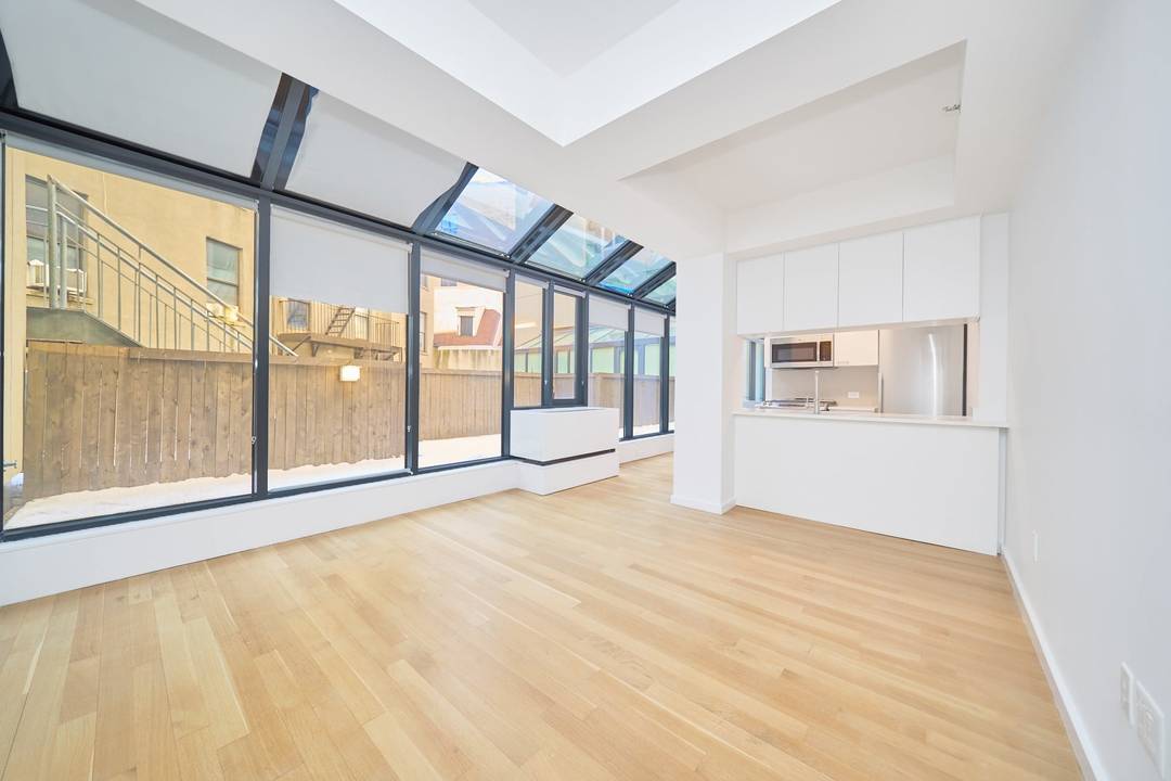 Residence 2B at The Highbridge A Private Indoor Outdoor Sanctuary Above the ParkA rare offering in todays Manhattan market, Residence 2B is a thoughtfully designed 570 square foot alcove studio ...