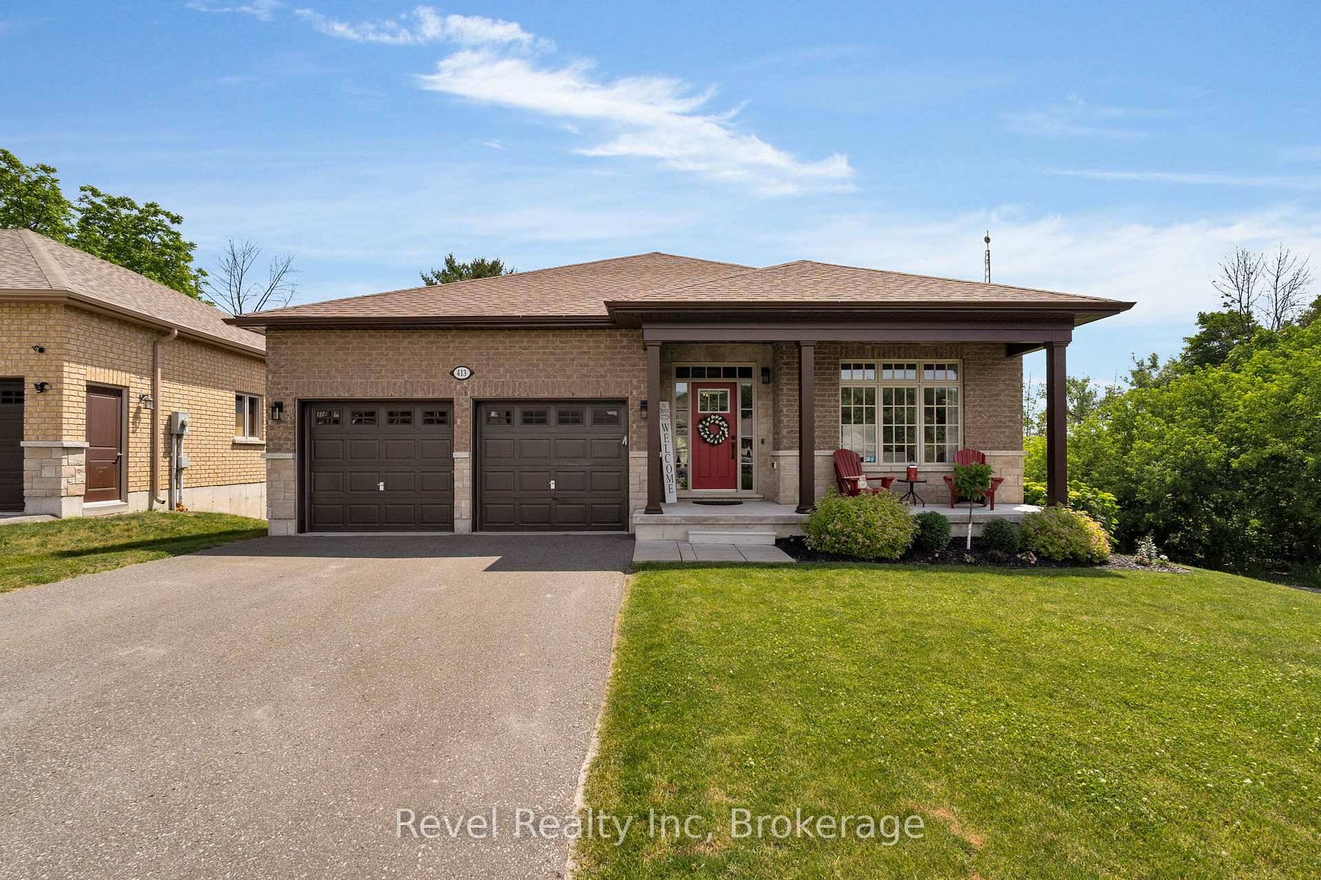 Tucked along the tranquil shores of Little Lake, this turn key ranch bungalow offers the perfect blend of comfort, convenience, and natural beauty.
