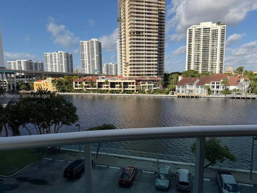 Beautiful and spacious 1 bedroom condo in Sunny Isles Beach.
