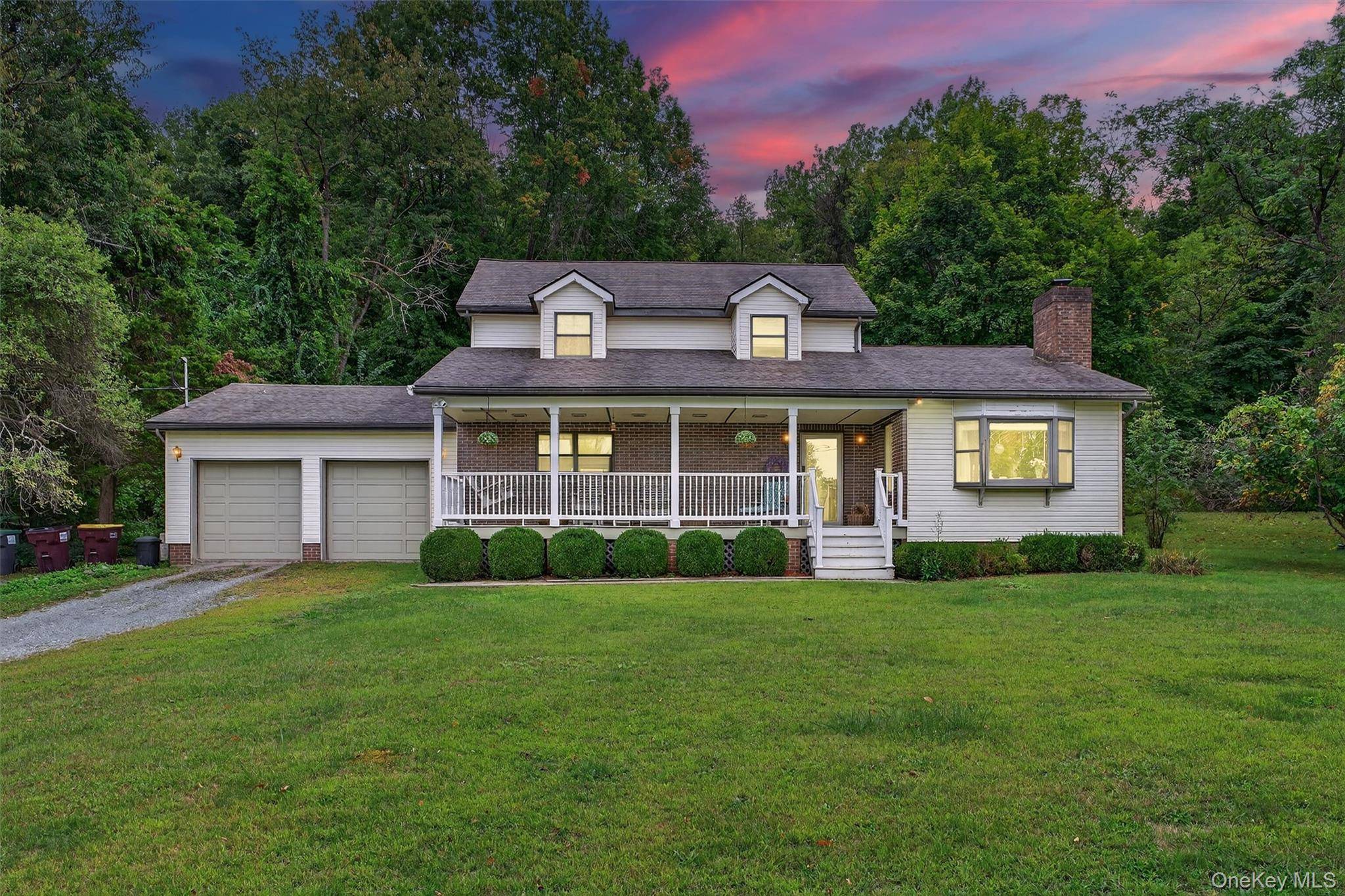 Beautiful country living in this wonderful colonial in a private setting !