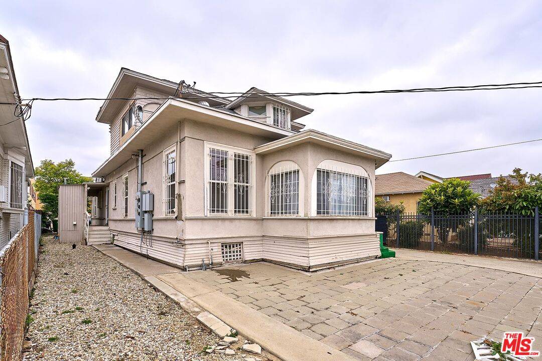 1147  S Mariposa Ave 3BR La
