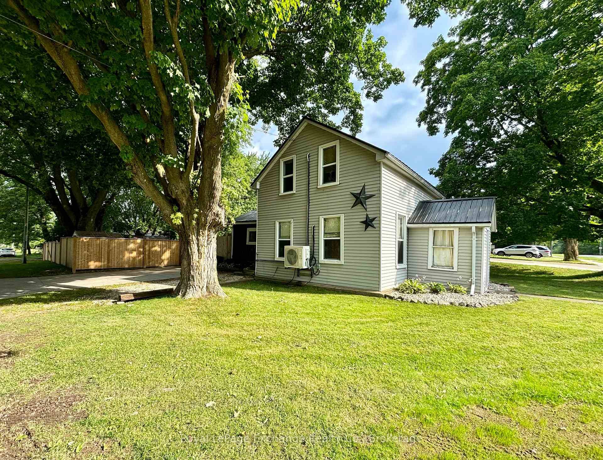 Welcome to this cute, clean, and well cared for 3 bedroom, 1 bathroom home, perfect for families, first time buyers, or anyone looking for a move in ready property with ...
