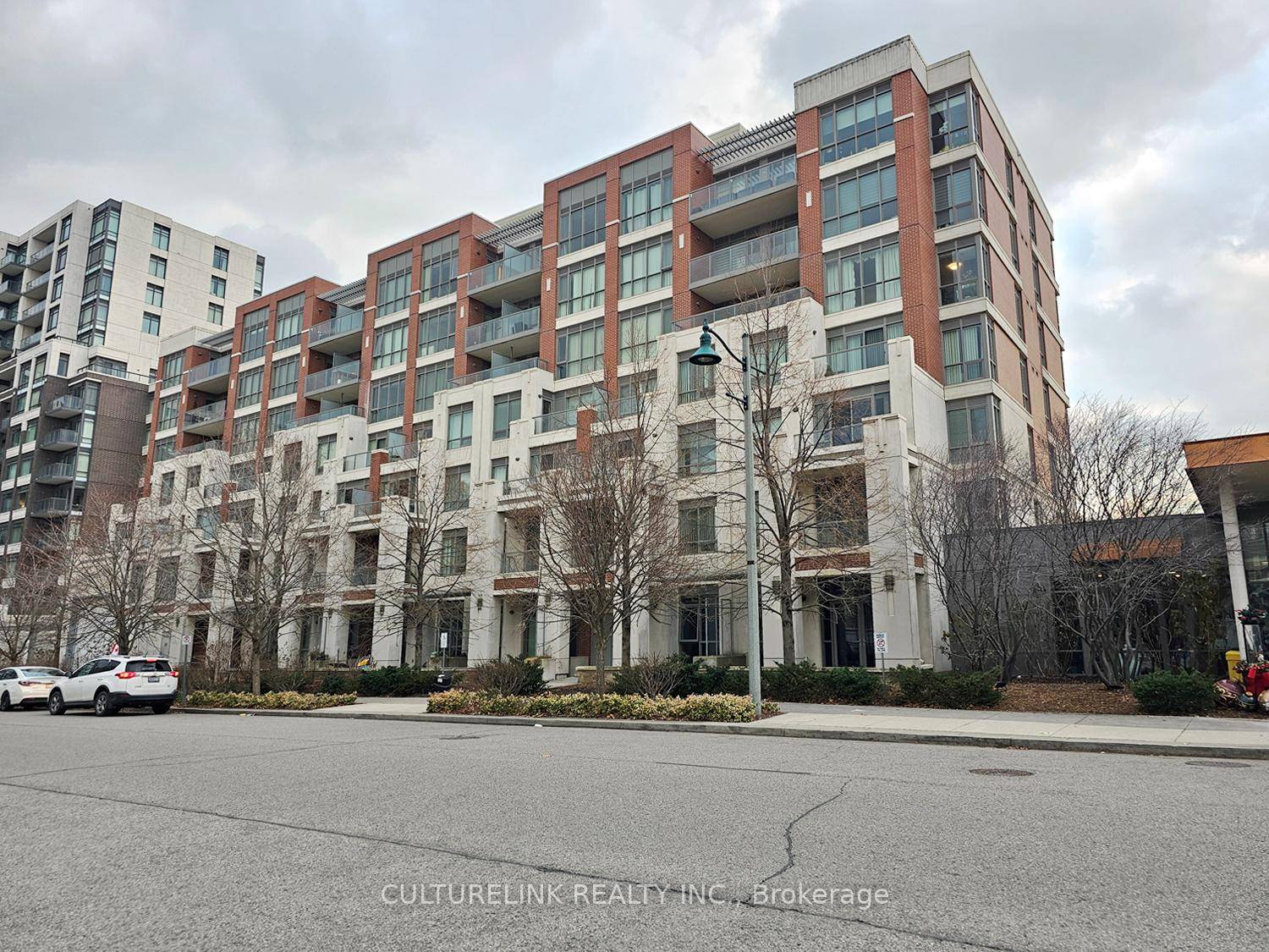 Beautiful Sun Filled Condo In Sought After Community Of Downtown Markham.