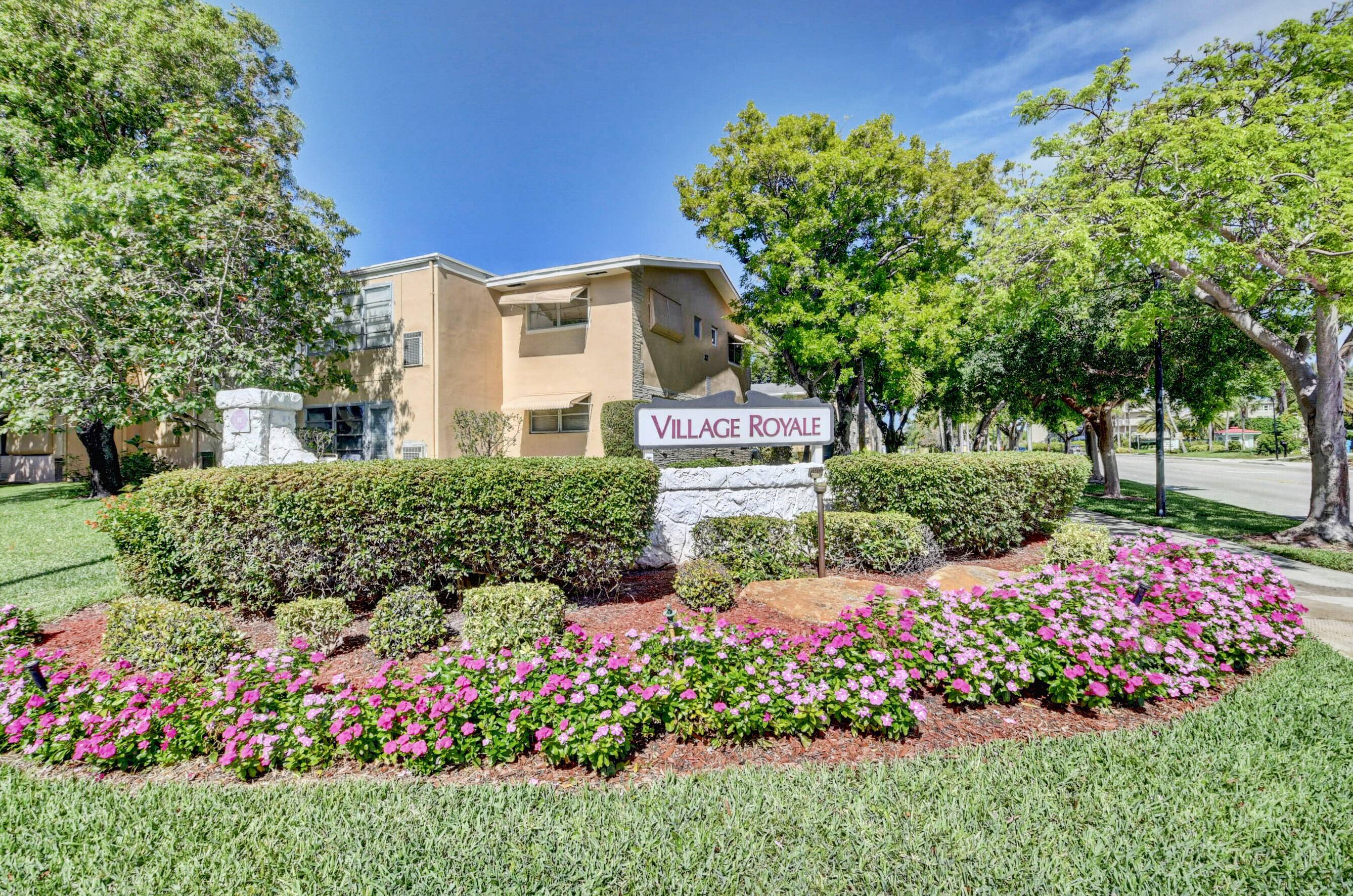 Come Home to This Second floor 1 Bedroom 1 1 2 Bath Condominium with a lot of natural light.