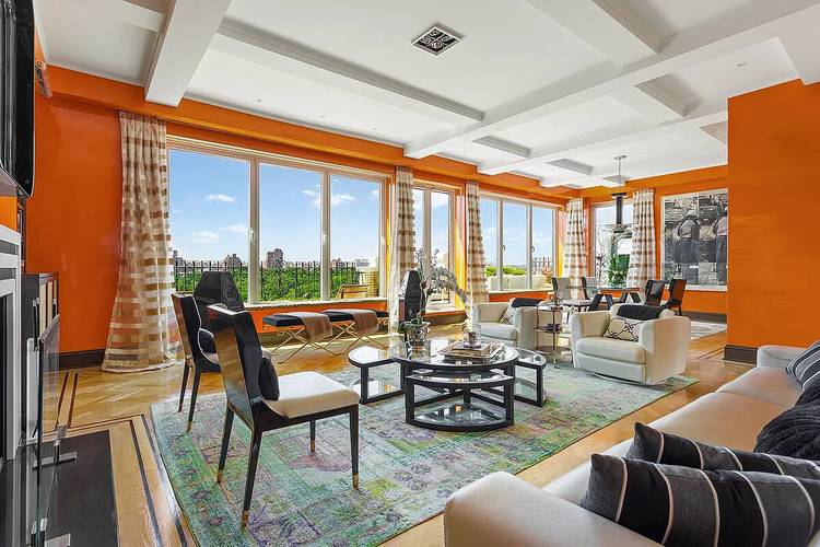 This property can be rented furnished or unfurnished.