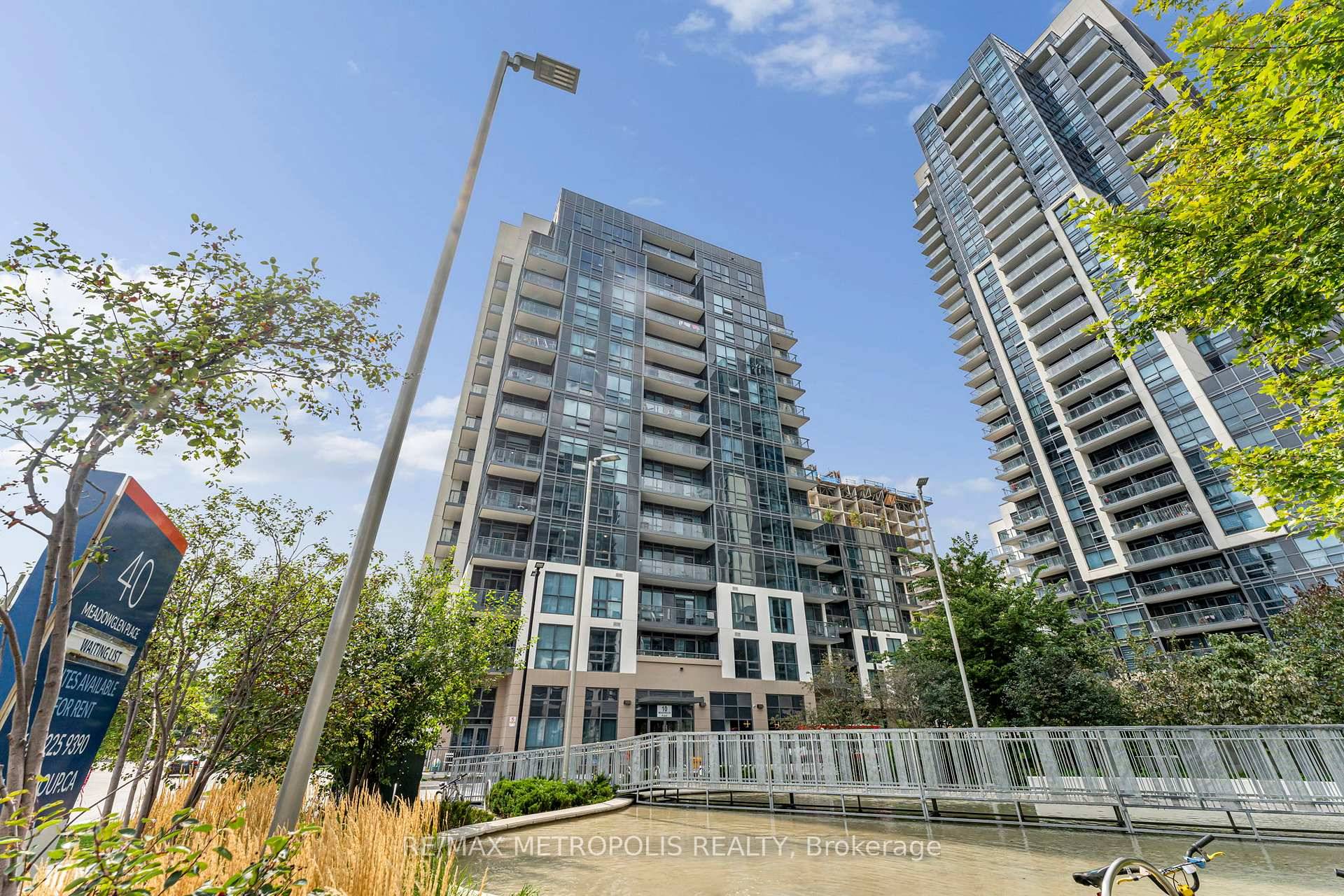 Spacious and bright 3 bedroom, 2 bathroom condo apartment in a prime Scarborough location at Markham Rd amp ; Ellesmere Rd !