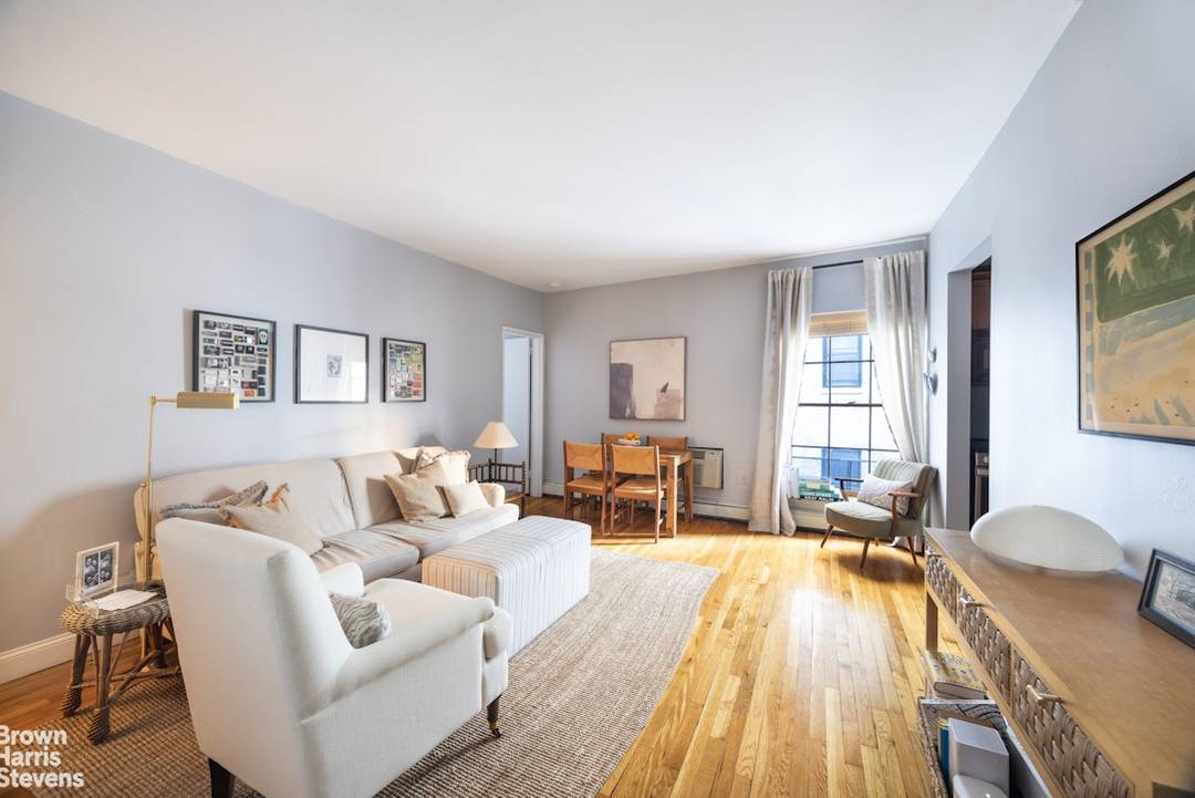 Charming 1 bedroom apartment in historic boutique townhouse co op in the heart of Brooklyn Heights.