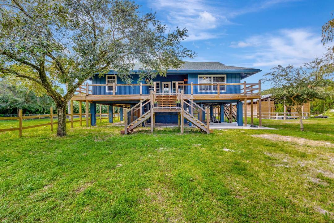 Who's ready to enjoy peaceful country living ?