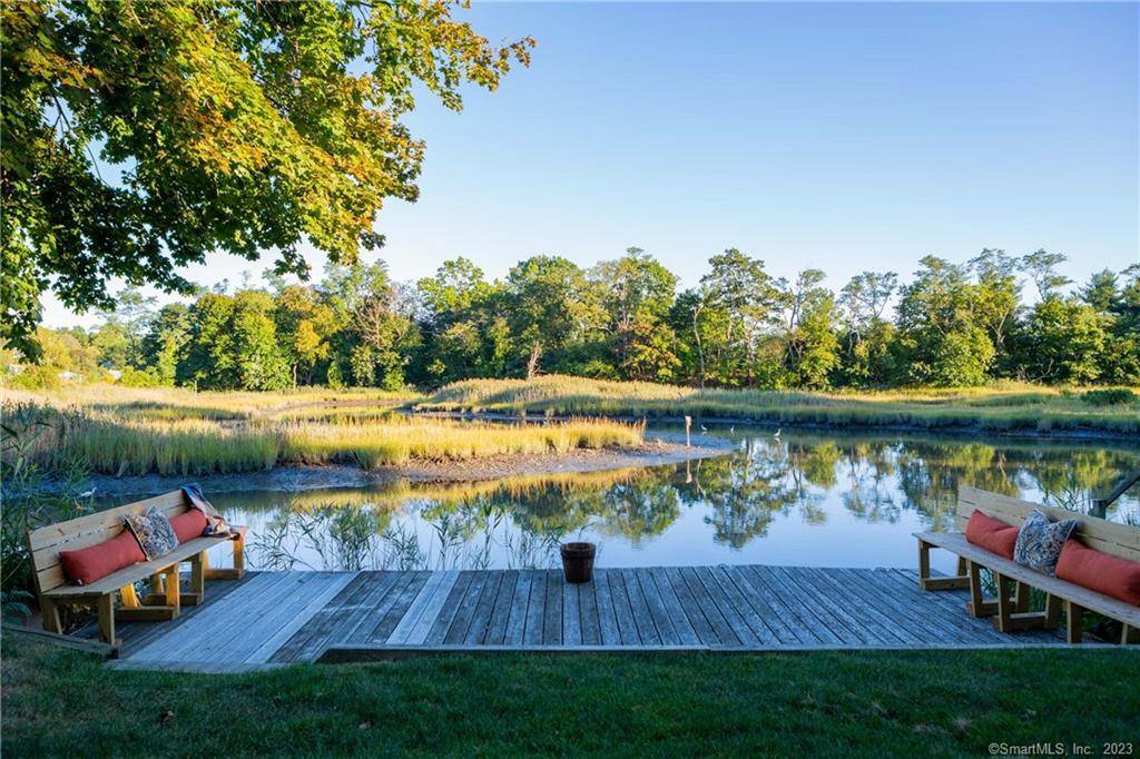 Enjoy your rooftop deck overlooking beautiful marshlands of Penfield Mills, perfect for stargazing, or just relaxing.