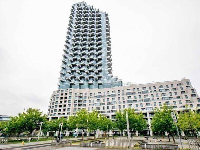 Welcome to this stylish 1 1 bedroom, 1 bathroom condo in the vibrant Waterfront Communities of downtown Toronto !