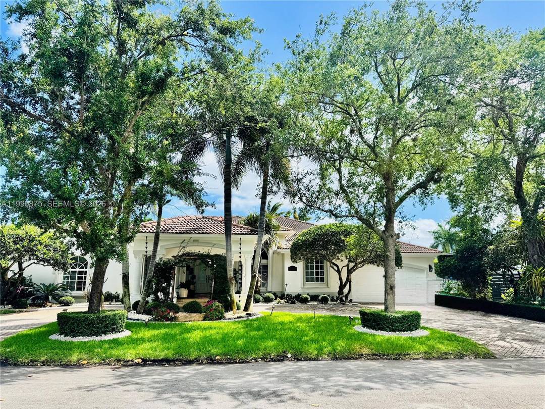 Beautiful 5 bedroom, 5 bath home located in the desirable Oak Ridge Falls community.