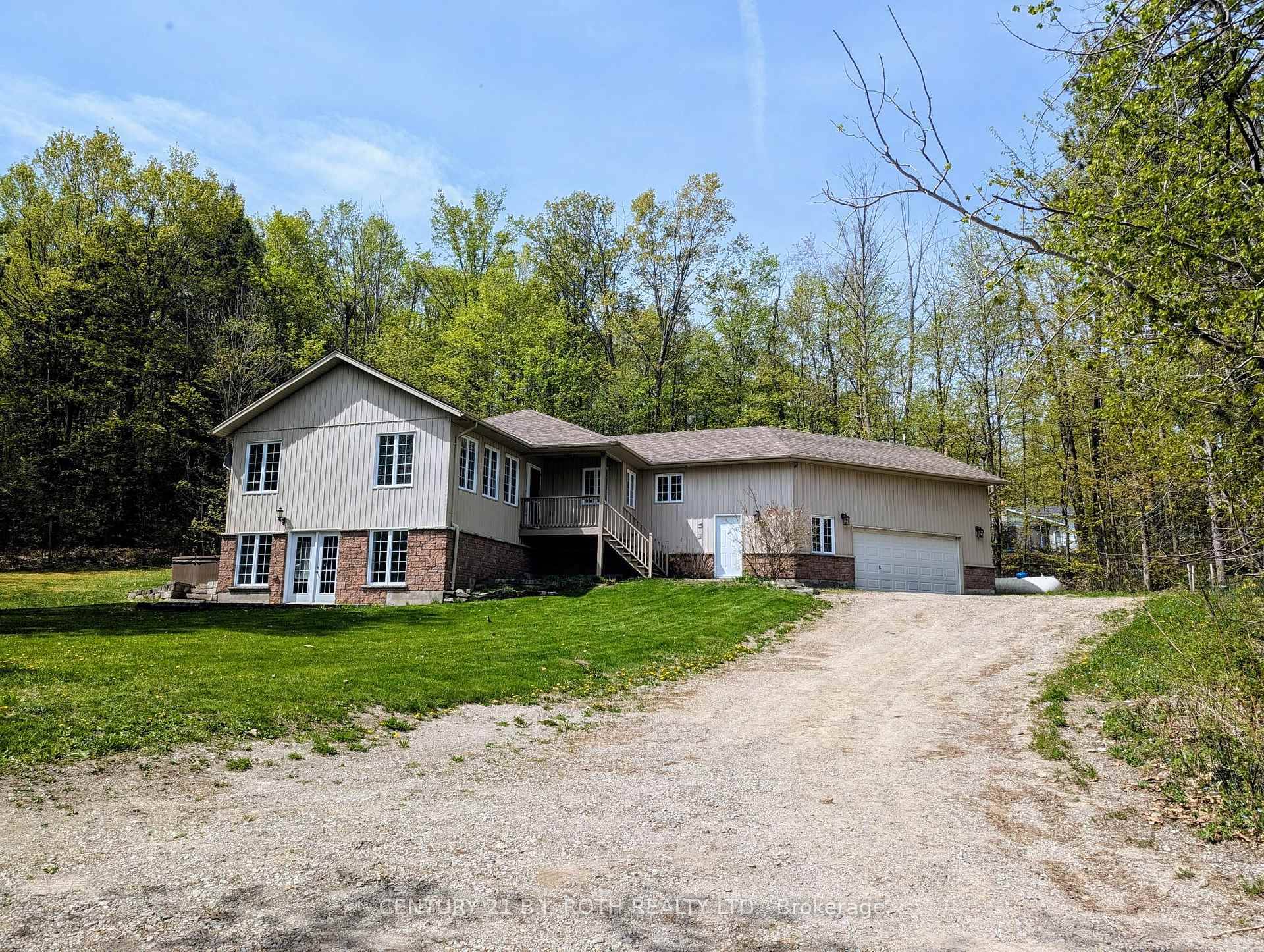 Custom Built Walk Out Bungalow on 2.