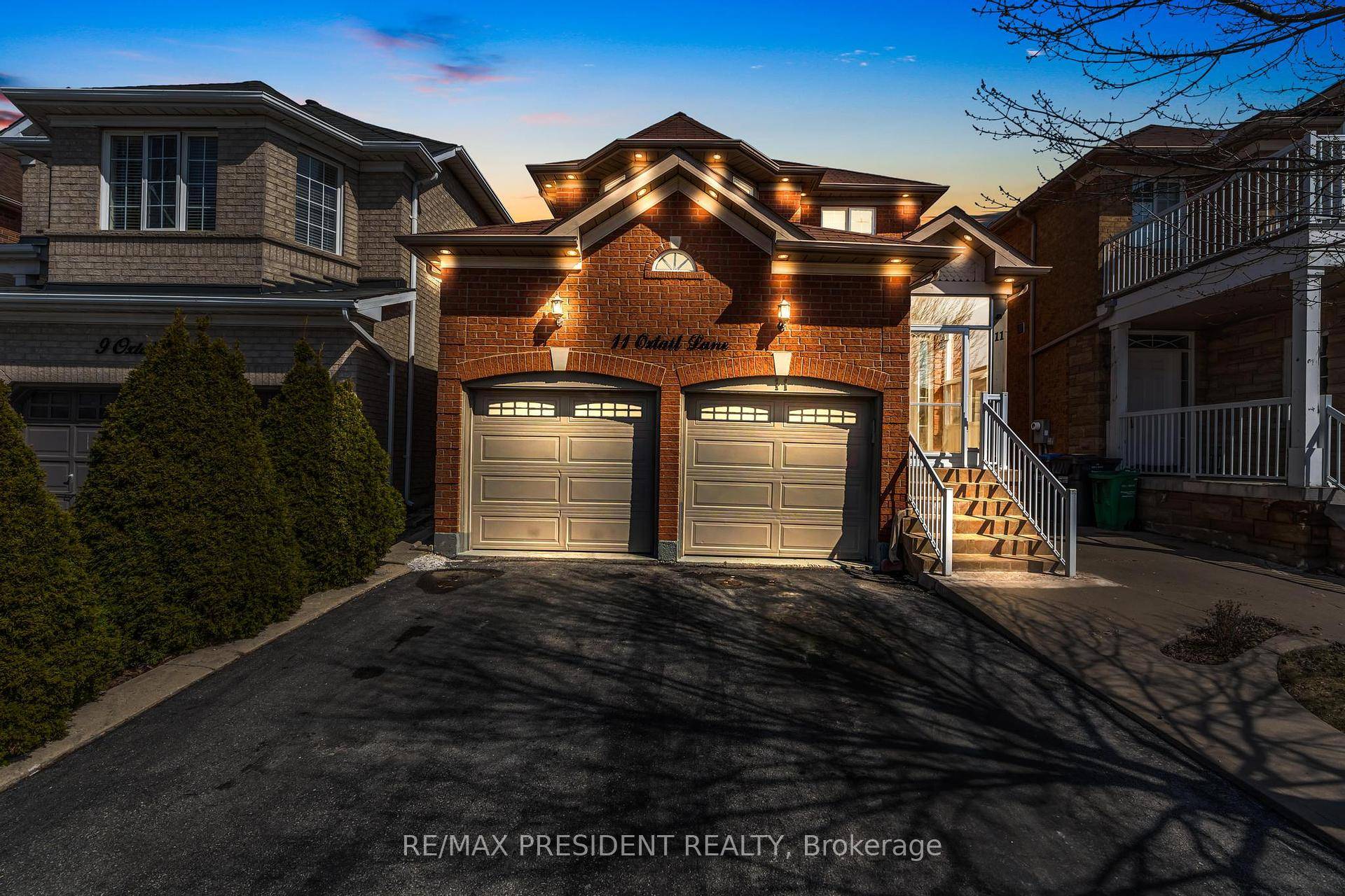 Detached 2 Story in Fletcher's Creek Village close to numerous amenities, including parks, schools, and shopping centers, all conveniently located within a short distance.