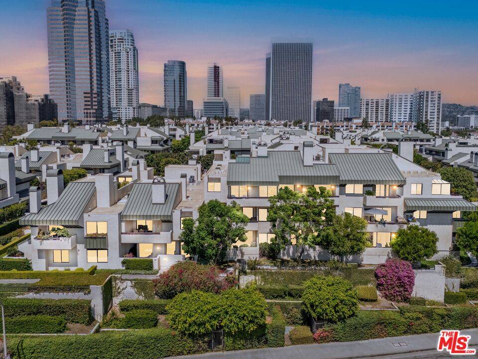 2401 Century Hl 4BR Beverlywood La