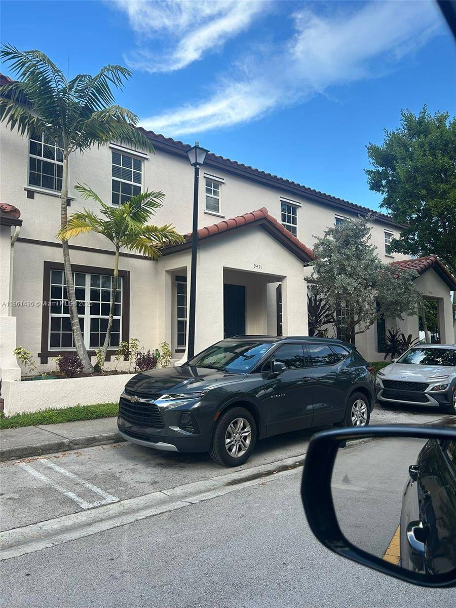Come see this modern 4 bedroom, 3 bathroom townhouse, featuring a separate studio with a complete kitchen, full bathroom and washer amp ; dryer, for additional income or in law ...