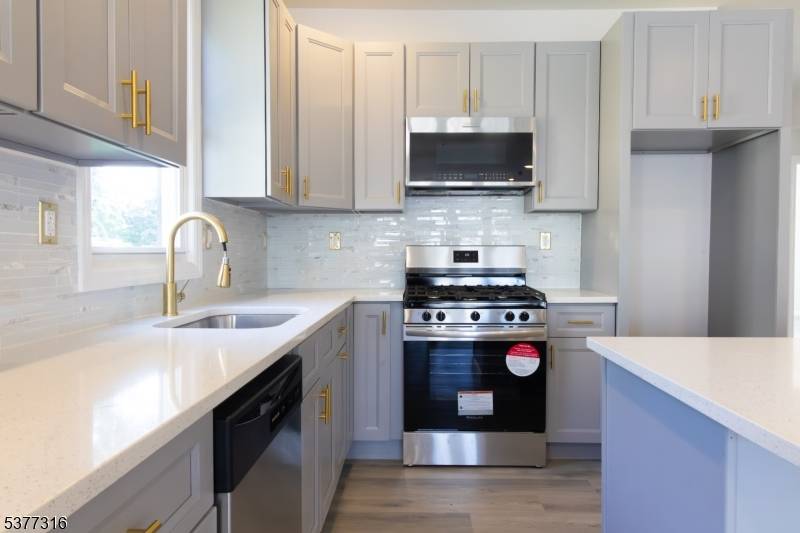Newly renovated, 3 3 family home.