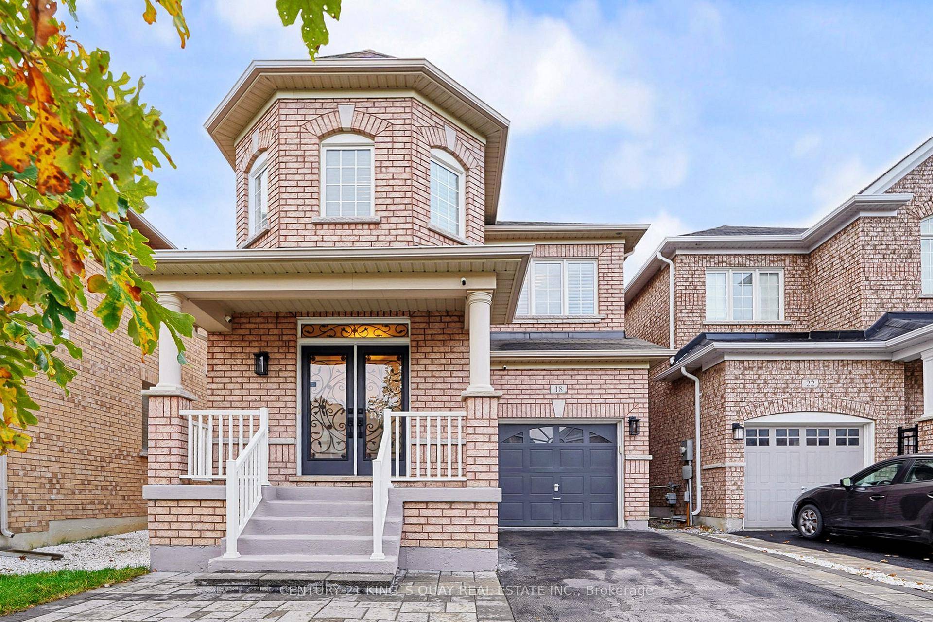 Don't miss out this great opportunity to own a detached house in this family oriented community in Stouffville !