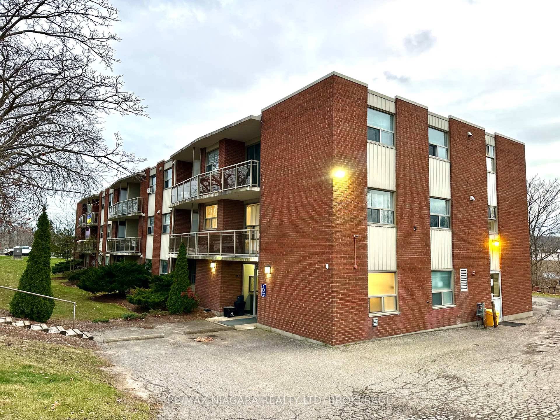 Discover ALL INCLUSIVE easy, comfortable living in a quiet, clean building ideally located near Brock University, shopping, and recreation.