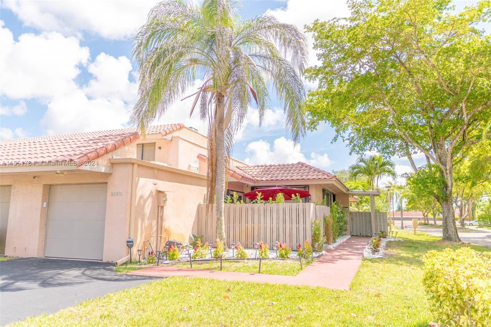 Remodeled turnkey 3bd 2 bth fully furnished corner villa, nestled in the Golfwood community of California Club.