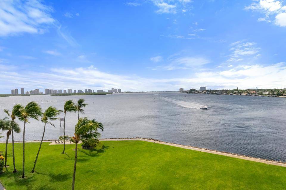 Southeast unobstructed Waterfront Views from every room in this very spacious 3 bedroom and 2.