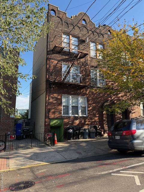 LEGAL SIX FAMILY 5 8 MINUTE WALK TO 7 TRAIN AND LONG ISLAND RAILROAD.