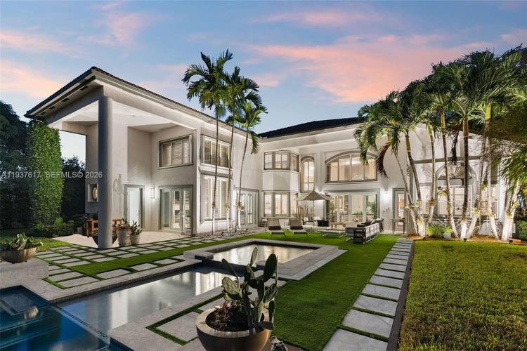 Welcome to Pine Lodge where luxury meets comfort !