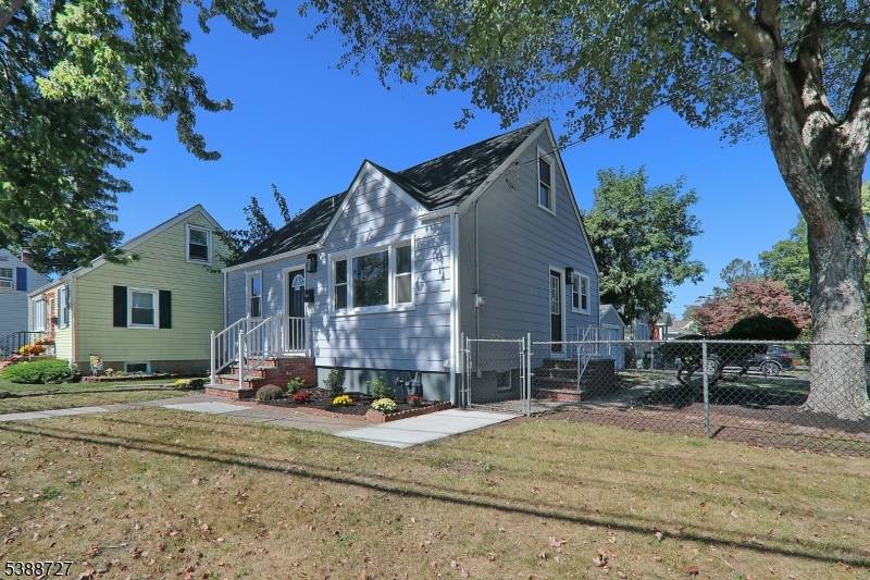 Looking for that move in ready house under 600K ?