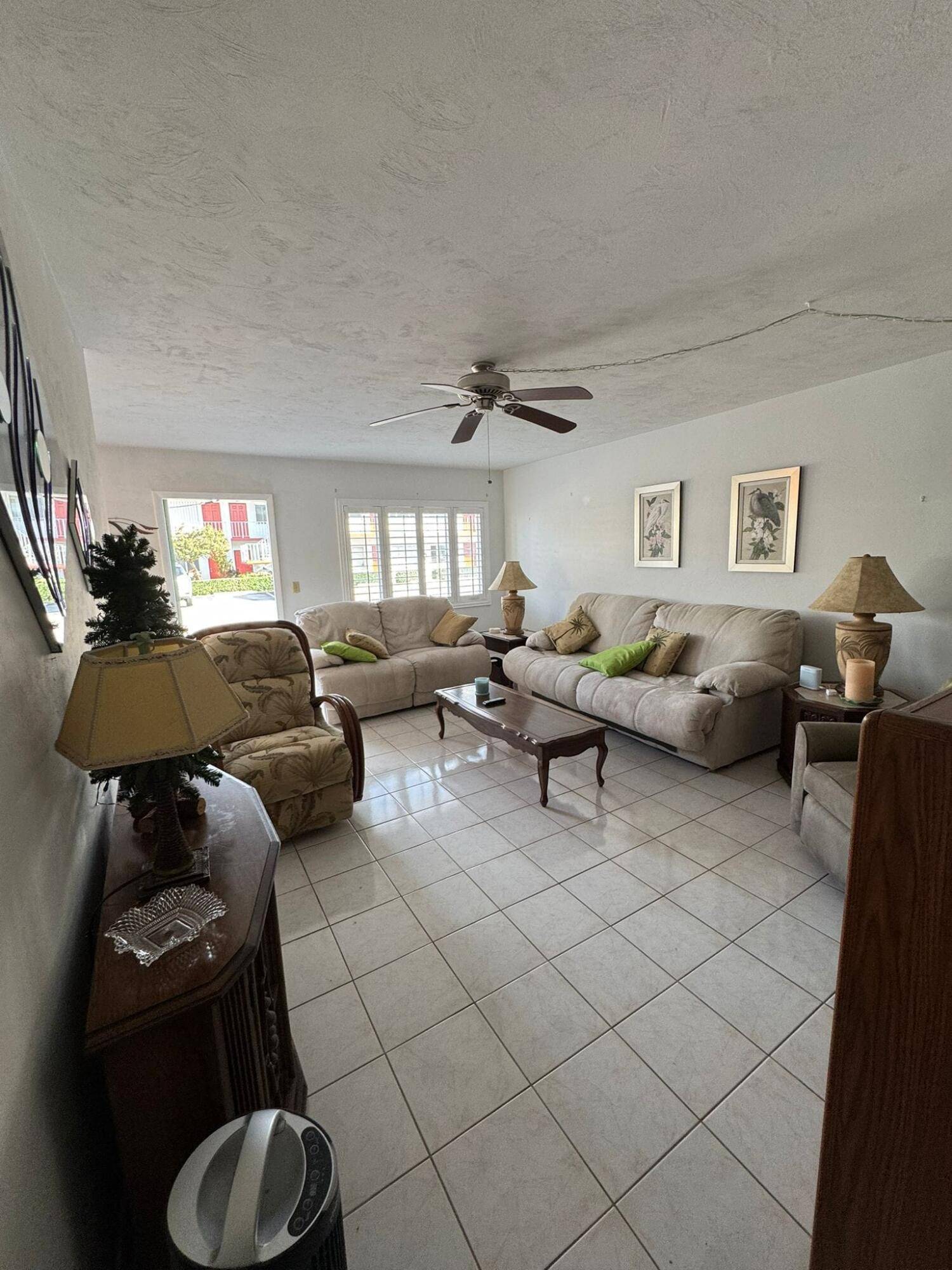 Experience serene living in this beautiful 2 bedroom, 1 bathroom condo.