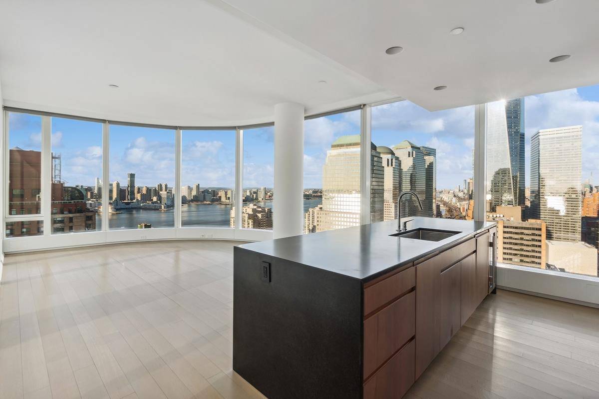 GLITTERING NYC Skyline and Hudson River views !