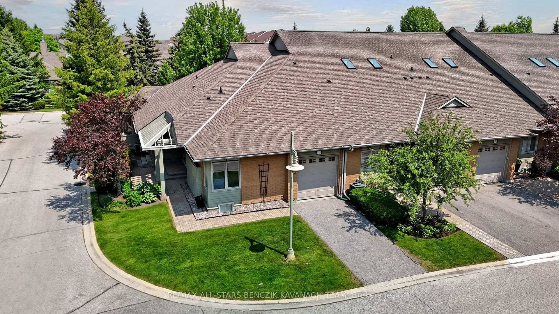 Nestled on a premium corner lot in the tranquil Swan Lake Village community of Markham, the sought after Kingfisher model is a spacious 2 1 bedroom bungalow offering an exceptional ...