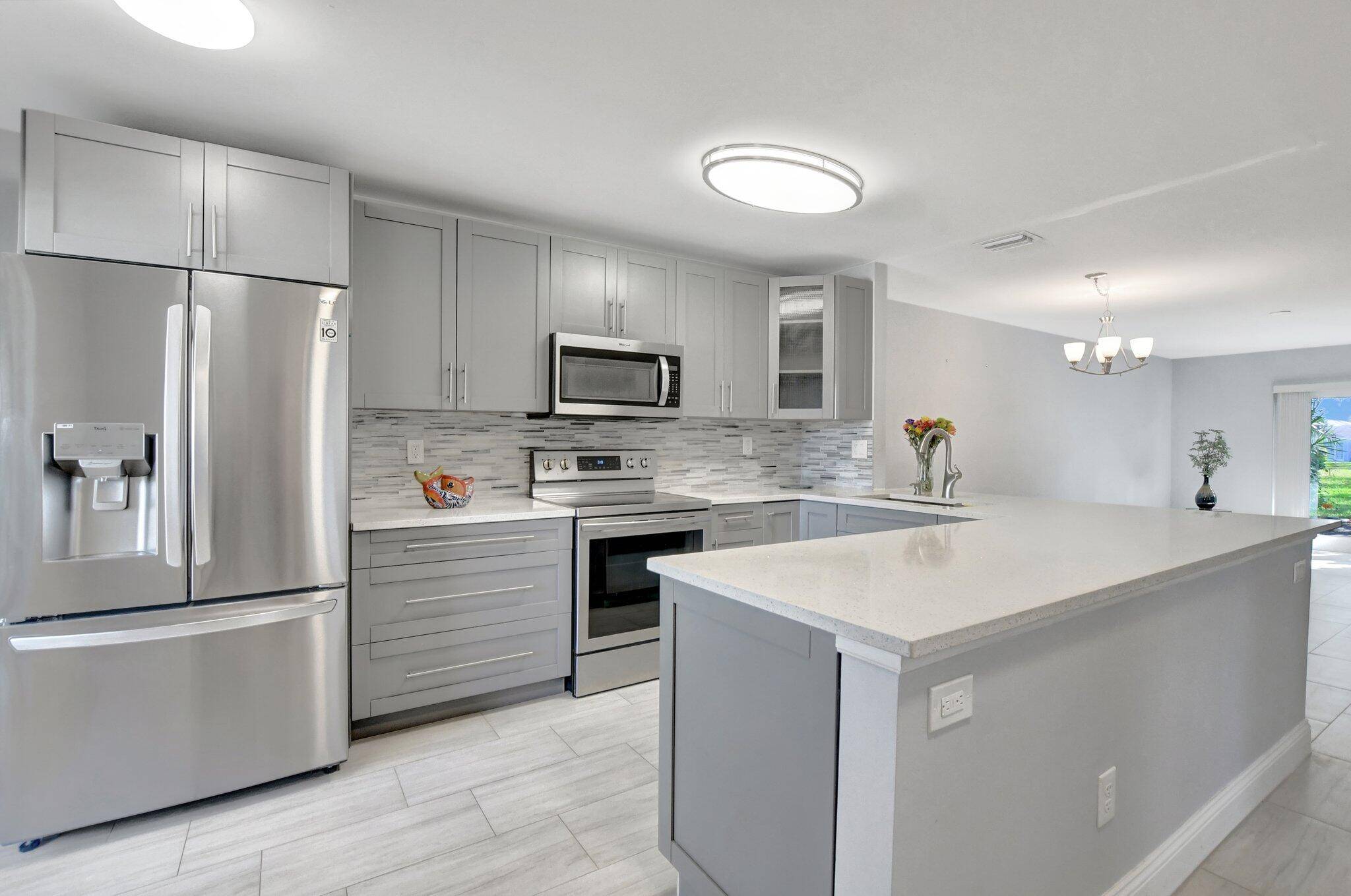 This 55 perfectly situated 2BR 1Bath condominium is steps away from the tennis court, pool, community clubhouse, bocci ball and shuffleboard activity areas.