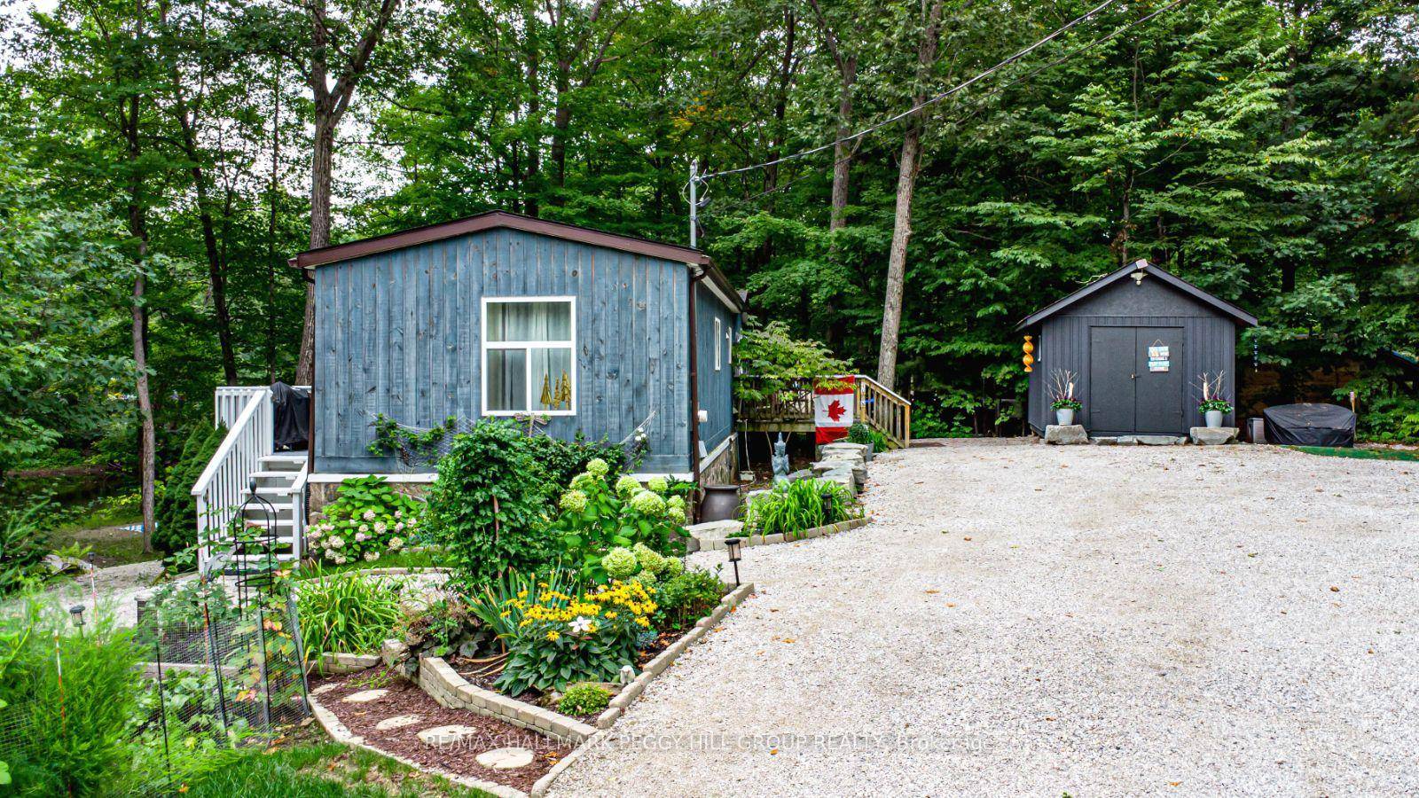 BREATHTAKING VIEWS amp ; ENDLESS OUTDOOR ADVENTURES AT THIS WATERFRONT ESCAPE !