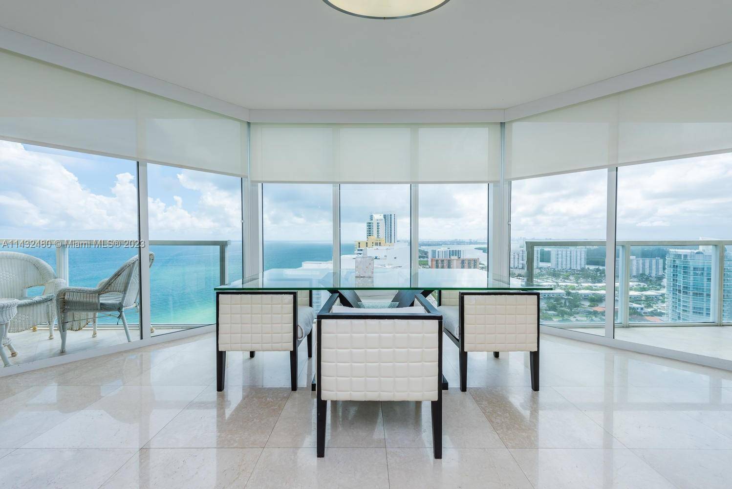 Prepare to be amazed by the incredible views that await you in this 2 bedroom unit at La Perla.