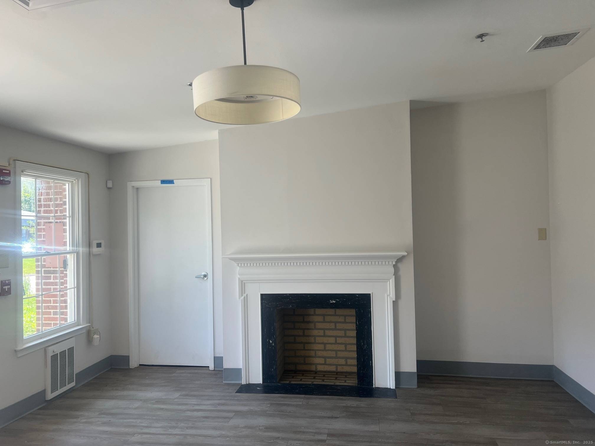 26, 727 SF commercial building on 2.