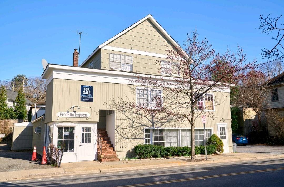 Mixed use property in the Village of Roslyn.