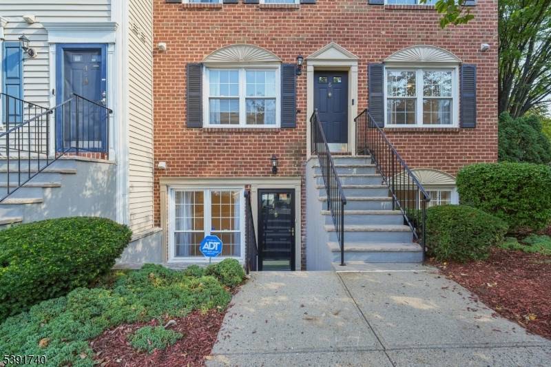 Back on market ! Previous buyer failed to secure financing.