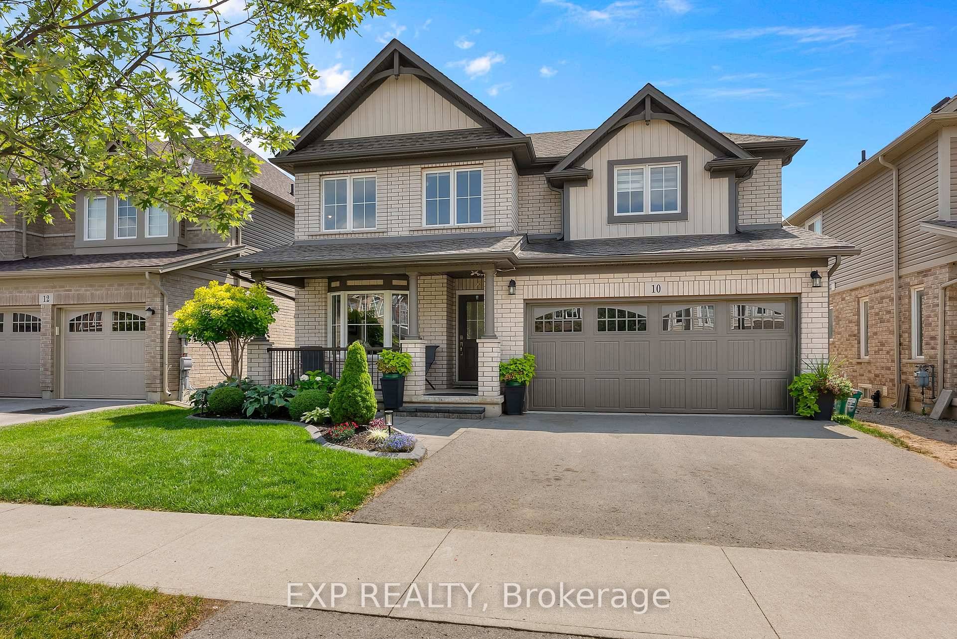 Welcome to 10 Riley Avenue, a modern family retreat set in one of Fonthill's most desirable neighbourhoods.