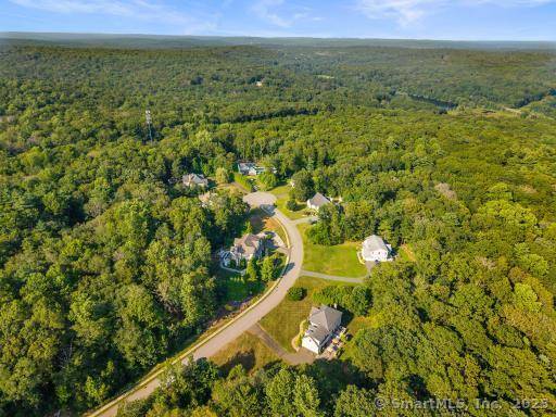 3 Autumn Ridge is an enclave of just eleven custom built homes.