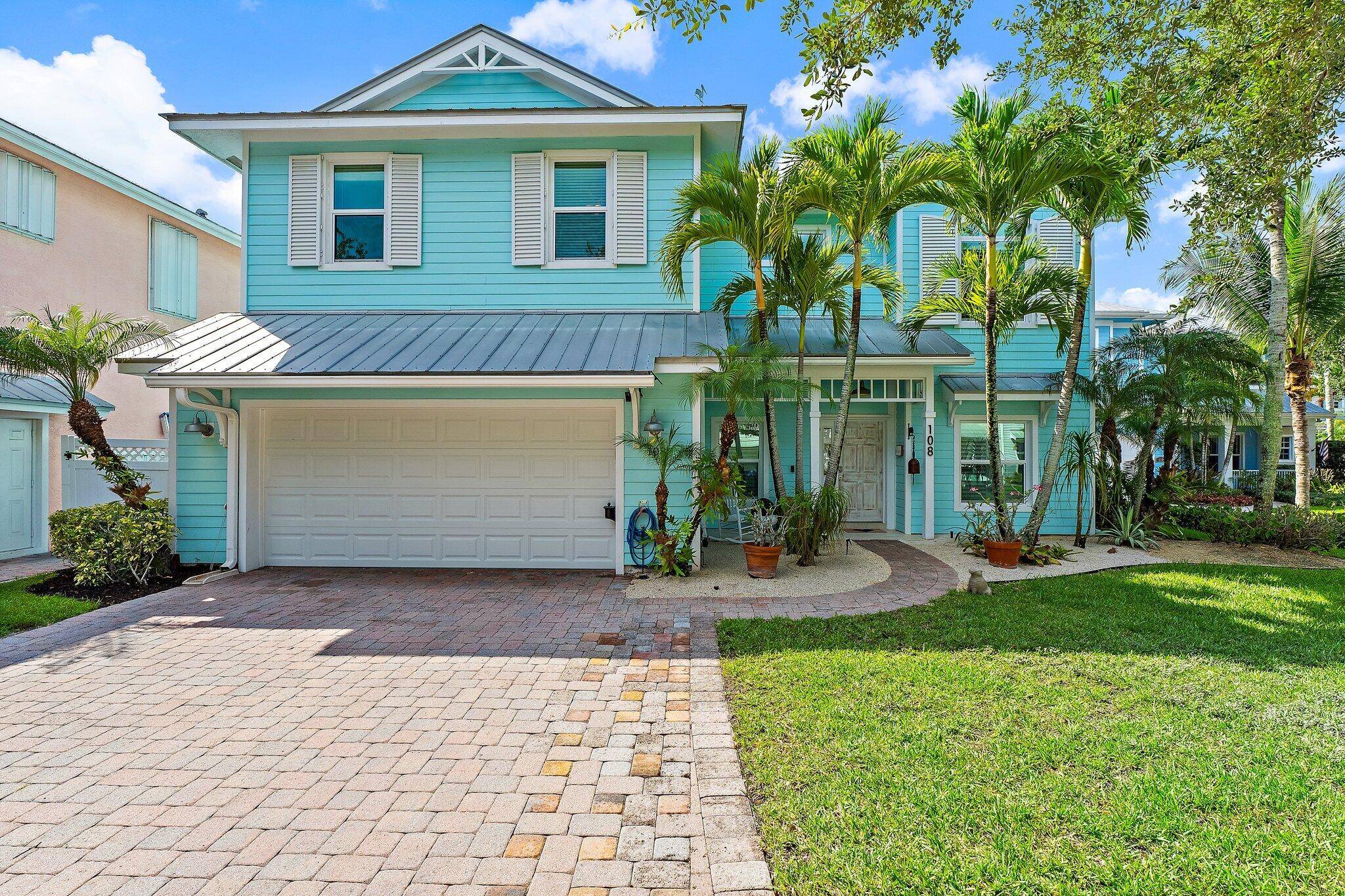 Waterfront living in the heart of Jupiter !