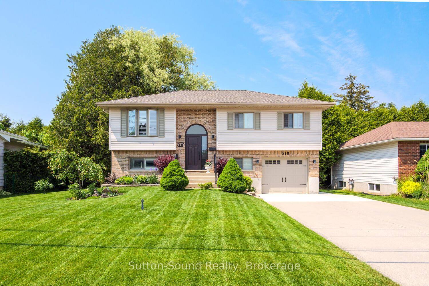 This beautifully updated 2 bedroom, 2 bathroom raised bungalow is just minutes from downtown Harrison Park and Conservation Grounds.