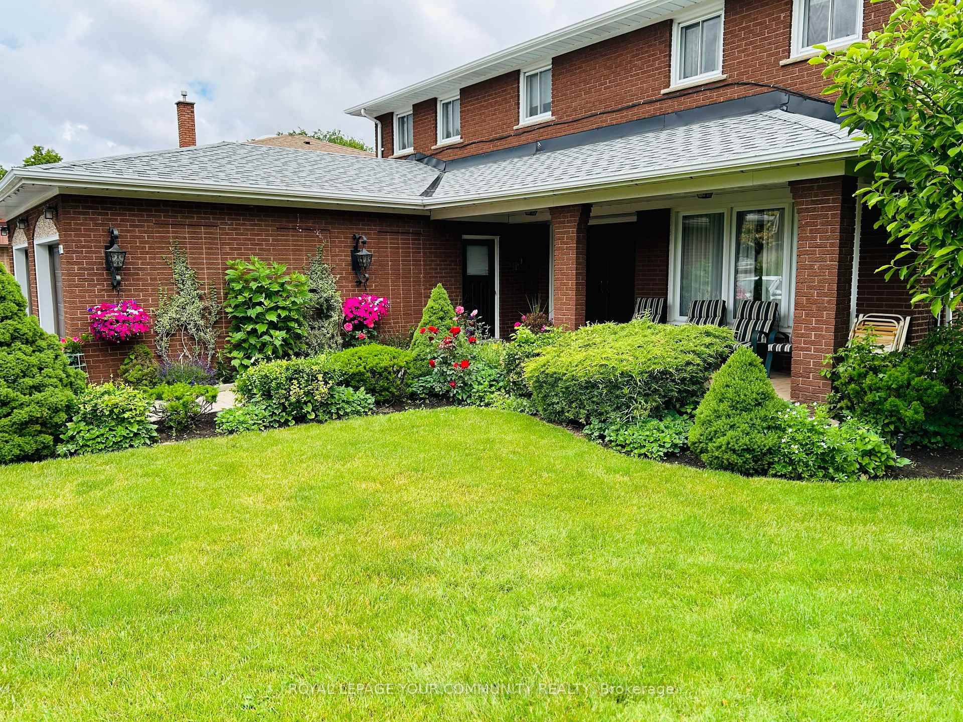 Humber River Ravine Lot. Welcome to 21 Disan Court, in the Heart of Thistletown Beaumond Heights Community ; a vibrant amp ; welcoming neighbourhood.