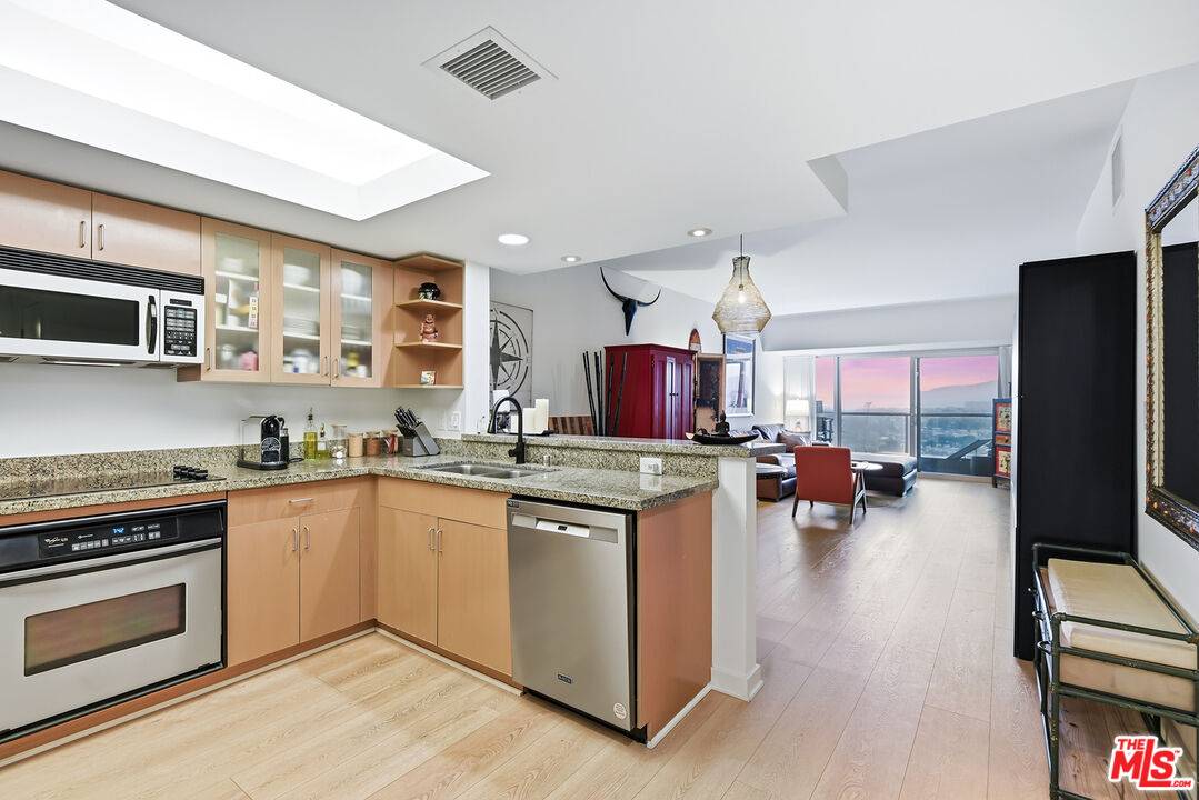13700 Marina Pointe Dr 1BR Marina Del Rey La