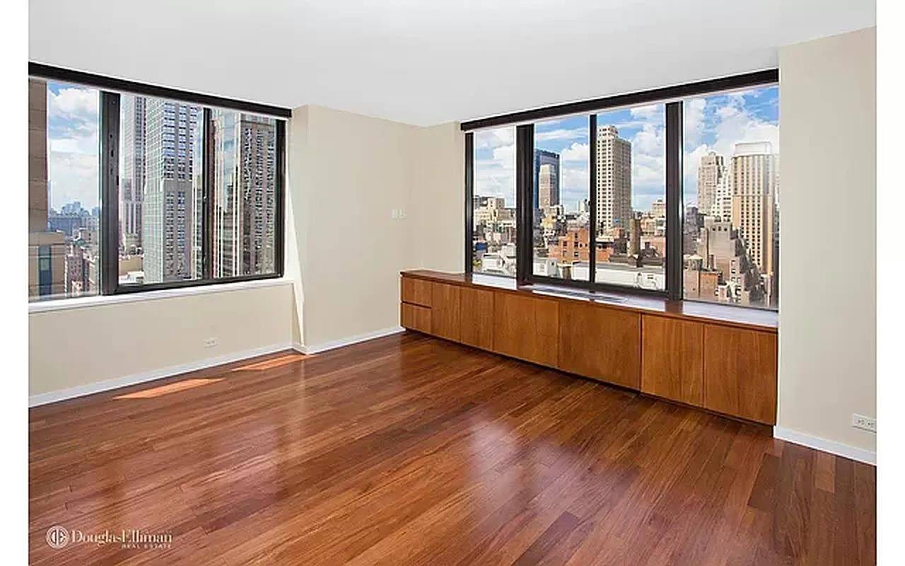 Situated in one of the most prestigious areas of Manhattan, this 2 bedroom, 2 bathroom corner apartment boasts stunning views overlooking Bryant Park and the iconic New York Public Library.